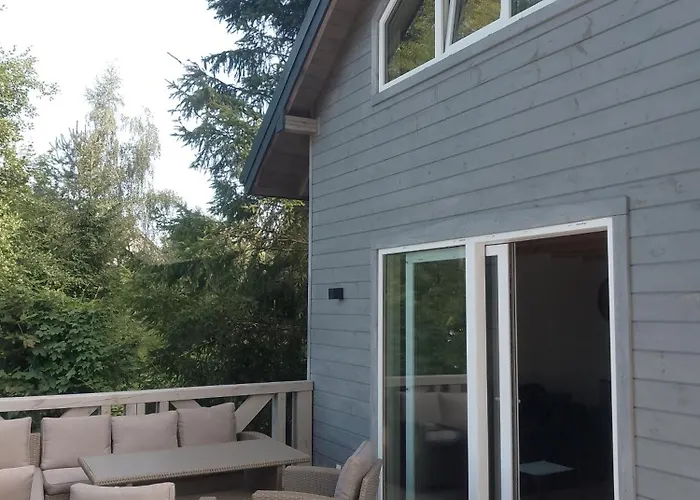 Dom Nad Jeziorem Βίλα