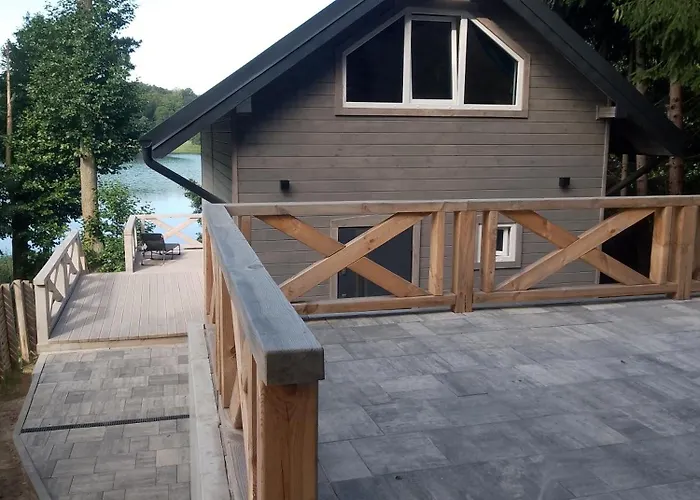 Dom Nad Jeziorem Βίλα *